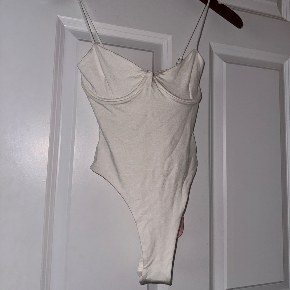 Oh Polly High bodysuit
Never worn
US Size 2